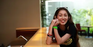 Film ‘Relationshit’ menghadirkan Devina Aureel, selebgram cantik namun kocak yang berasal dari Malang. Meski terkenal dengan video kocaknya di media sosial, Devina harus membuang jauh sifat bawelnya di film ini. (Deki Prayoga/Bintang.com)