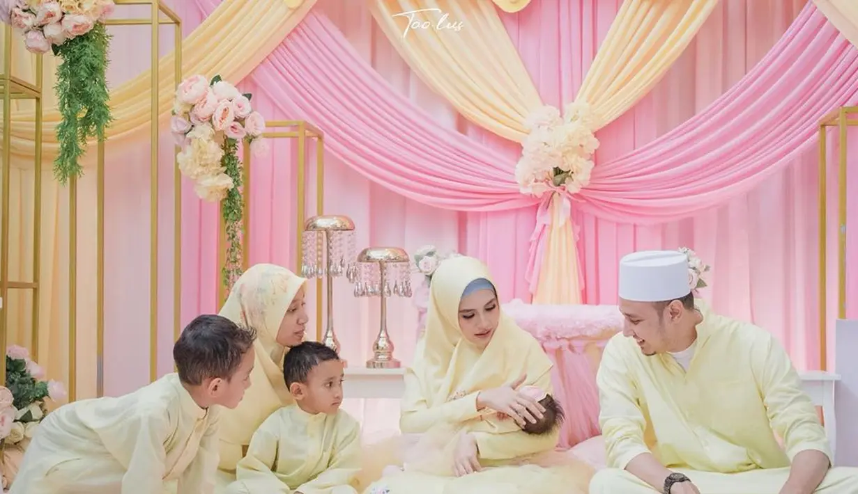 "Aku masih cari tahu karena penerbangan kan lumayan lama tujuh jam-an jadi kalau dia nangis, aku udah tahu nih dia sukanya nyusu sambil tiduran atau sambil apa. Aku udah mulai cari tahu yang kek gitu sih," pungkas Kartika Putri.   (Instagram/kartikaputriworld)