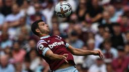 Aaron Cresswell. Bek kiri Inggris berusia 33 tahun yang sejak awal musim 2014/2015 membela West Ham United ini menjadi bek aktif dengan jumlah assist terbanyak kelima di Liga Inggris hingga saat ini. Ia total mengoleksi 29 assist hanya bersama The Hammers, satu-satunya klub yang dibelanya di Premier League Liga Inggris. (AFP/Ben Stansall)