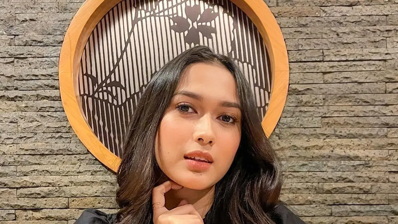 Amanda Salmakhira (https://www.instagram.com/p/COFuSyTLseI/)