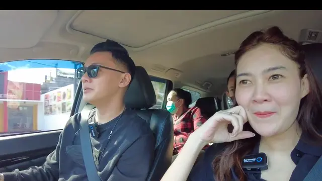 Momen Nella Kharisma dan Dory Harsa Belanja Baju Batik