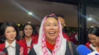 Putri Presiden Keempat RI Abdurrahman Wahid atau Gus Dur, Yenny Wahid saat menghadiri acara kopi darat nasional (Kopdarnas) Partai Solidaritas Indonesia (PSI) di Tennis Indoor Senayan, Jakarta. (Liputan6.com/Mirandra Pratiwi)