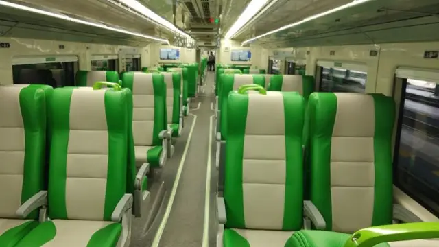 Kereta Api (KA) Bandara Adi Soemarmo Surakarta (Solo) resmi beroperasi pada Kamis (17/5/2018), setelah lolos sertifikasi dari Kementerian Perhubungan.