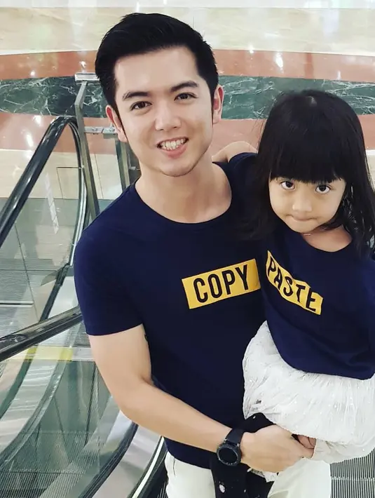 Saat ditemui di kawasan Kuningan, Jakarta Selatan Selasa (22/5) presenter dan pemeran itu mengaku perceraian merupakan jalan terbaik bagi keduanya. (Instagram/nickytirta)