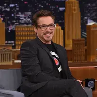 Sebagai teman dalam film yang sama, secara tak langsung Robert Downey Jr menyindir secara 'halus' Tom Hiddleston yang tidak memfollow akun Taylor. (AFP/Bintang.com)