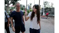  Dua jurnalis asing asal Inggris, Neil Richard George Bonner dan Rebecca Bernadette Margaret Prosser, diserahkan dari Rumah Tahanan Negara (Rutan) kelas I Batam ke imigrasi setempat pada Kamis petang, 5 November 2015. 