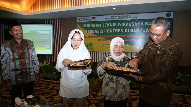 Kemenperin Latih Santri Banyuwangi Berbisnis Roti