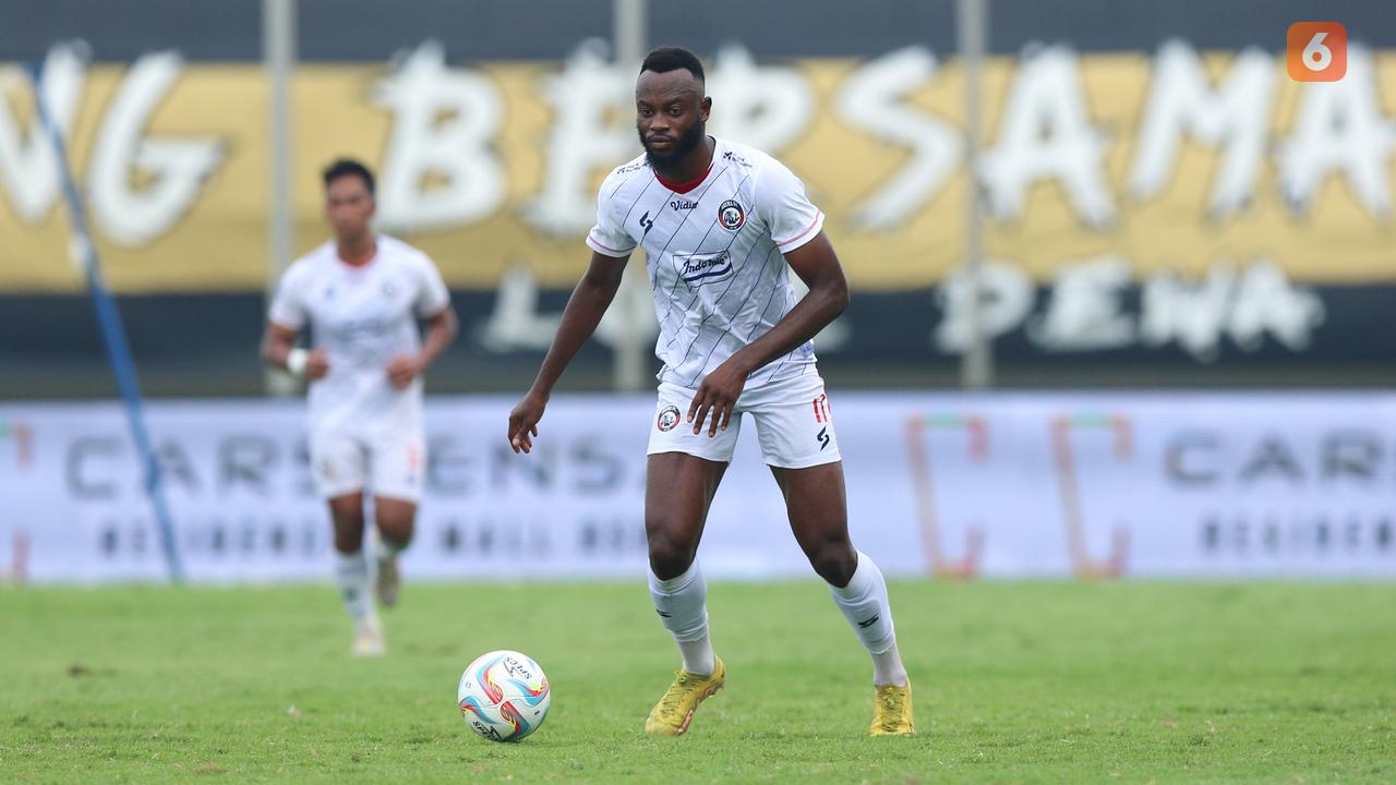 Pemain Arema FC Charles Lokolingoy