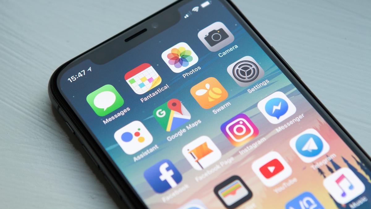 Sederet Kisah Remaja Terobsesi Menggunakan iPhone untuk Meningkatkan Status Sosial