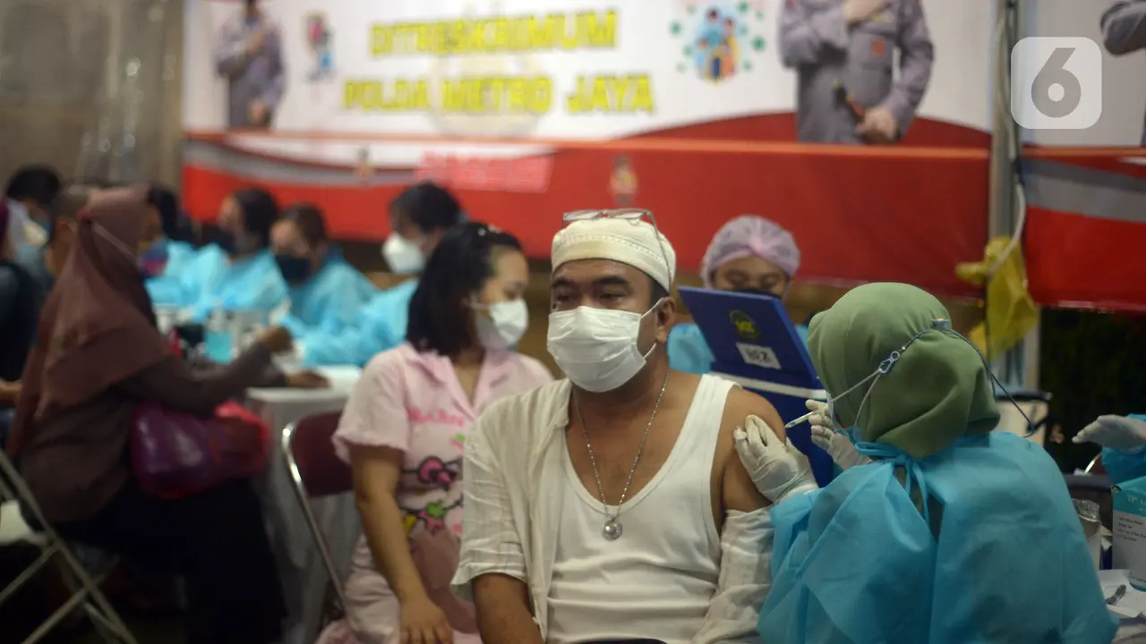 FOTO: Jadi Syarat Mudik, Polda Metro Jaya Gelar Vaksinasi Booster