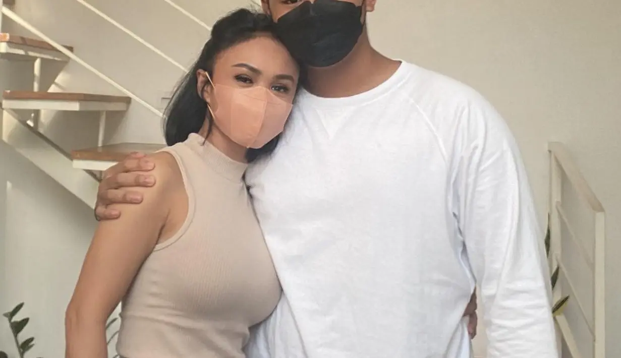 Disebut punya wajah mirip, Yuni Shara dan Cello disebut kakak beradik bahkan saudara kembar dibandingkan ibu dan anak. (FOTO: instagram.com/yunishara36)