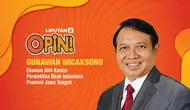 Sejumlah kendaraan pemudik terjebak kemacetan ketika hendak memasuki Gerbang Tol Cikampek Utama, Jawa Barat, Sabtu (30/4/2022). Pada H-2 Lebaran ini, sejumlah rekayasa lalu lintas masih diberlakukan di ruas tol trans jawa baik sistem contraflow hingga one way guna mengatasi kepadatan lalulintas. (Liputan6.com/Herman Zakharia)