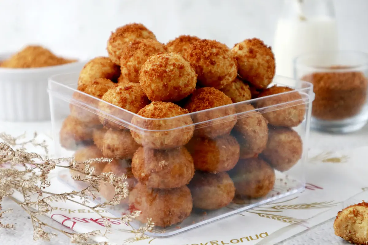 kue kering palm cheese