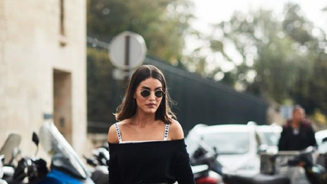 Tren Rok Transparan ala Street Style di Paris Fashion Week