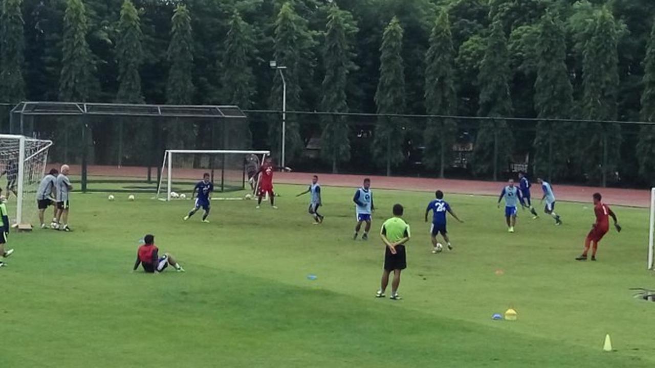 Para pemain Persib Bandung berlatih di Lapangan UNY (Foto: Switzy Sabandar/Liputan6.com)