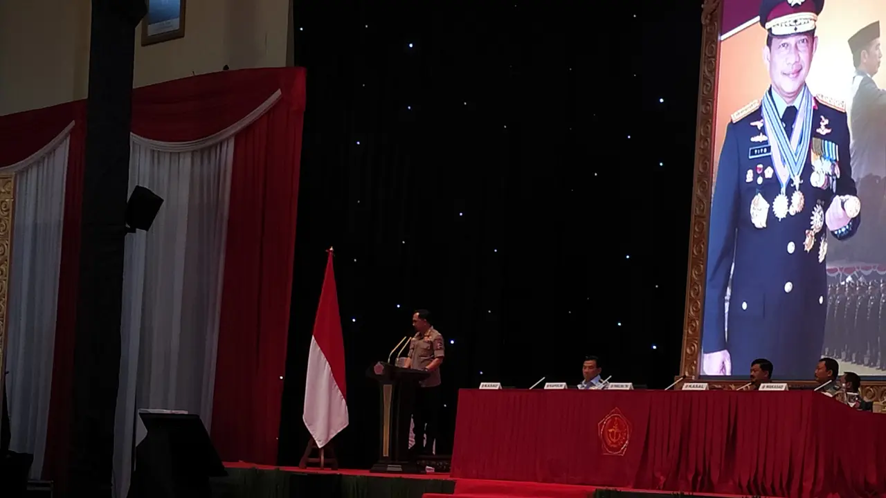 Kapolri Jenderal Tito Karnavian menjadi pembicara di depan Capaja TNI-Polri