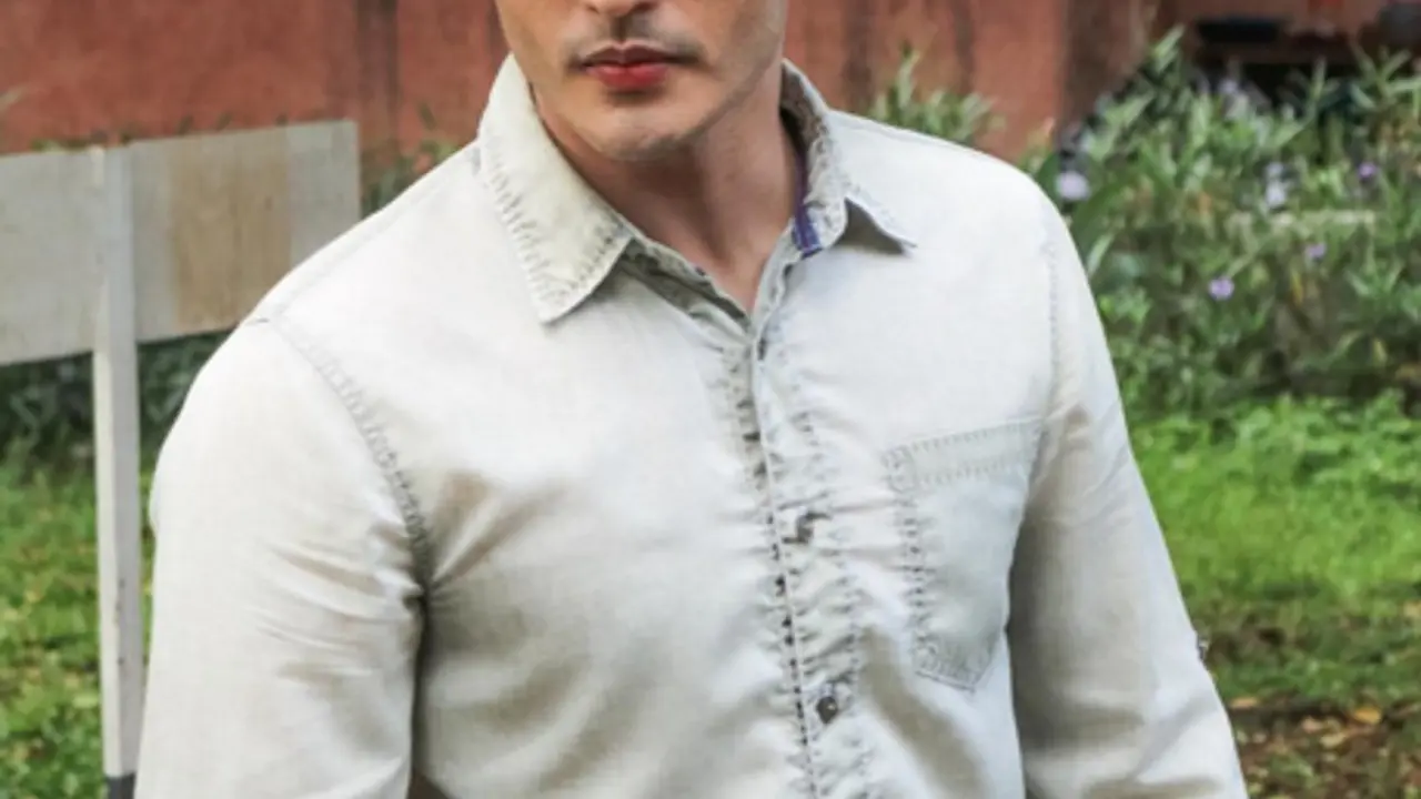 [Bintang] Ravi Bhatia