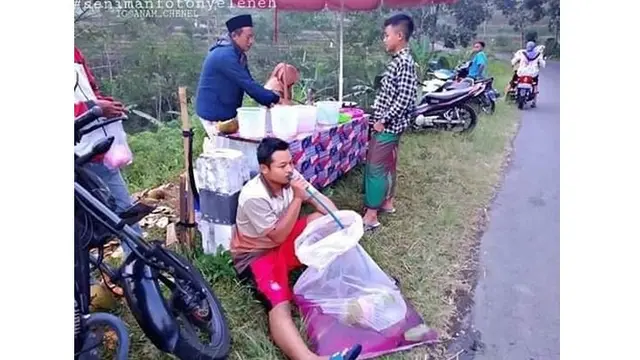6 Kelakuan Kreatif Minum Es di Plastik Ini Bikin Ngakak