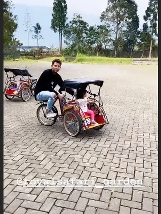 7 Momen Liburan Fairuz A Rafiq dan Sonny Septian Ke Bogor, Naik Unta Bareng Anak