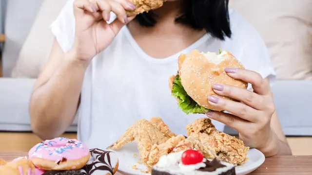 Makan Berlebihan.