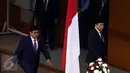 Fadli Zon dan Setya Novanto saat menghadiri Rapat Paripurna DPR RI Ke-18 Masa Sidang III Tahun Sidang 2016-2017, Jakarta, Kamis (23/2). Sidang tersebut membahas Penutupan Masa Sidang dan sejumlah agenda RUU (Liputan6.com/Johan Tallo)