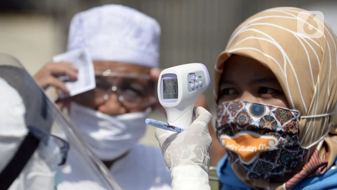 FOTO: 200 Warga Ikuti Swab Test Gratis di Tangerang Selatan