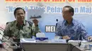 Menteri Koordinator Bidang Maritim dan Sumber Daya Rizal Ramli  (kiri) bersama kedubes Jepang untuk Indonesia Yasuaki Tanizaki saat Launching Ekspedisi Spirit of Majapahit' di Jakarta, Senin (2/5). (Liputan6.com/Angga Yuniar)