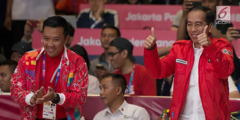 Gaya Jokowi Saat Beri Semangat Lindswell Kwok