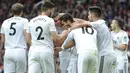 Para pemain Wolverhampton Wanderers merayakan gol yang dicetak oleh Joao Moutinho ke gawang  Manchester United pada laga Premier League di Stadion Old Trafford, Sabtu (22/9/2018). Manchester United ditahan 1-1 oleh Wolverhampton. (AP/Rui Vieira)