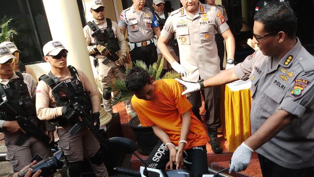 Salah satu tersangka anggota sindikat besar yang menjambret Dirjen PUPR (Liputan6.com/Ady Anugrahadi)