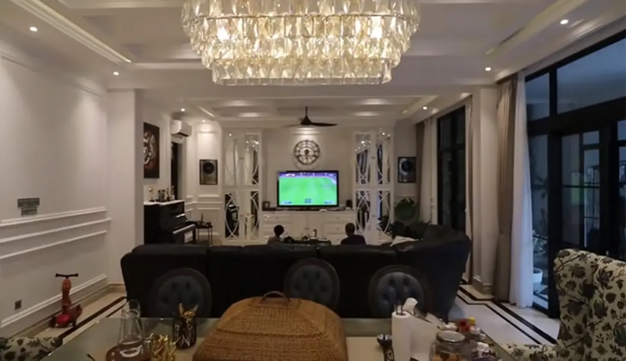 Rumah Arie Untung dan Fenita Arie (Youtube/Keluarga ITIKK)