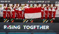 Atlet polo air putri Indonesia merayakan kemenangan usai mengalahkan atlit polo air putri Malaysia  di National Aquatic Center, Kuala Lumpur, Malaysia, Sabtu (19/8). Indonesia  meraih medali perunggu dari cabang ini. (Liputan6.com/Faizal Fanani)