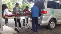 Jasad RZ, korban tawuran di Bandar Lampung saat akan dibawa ke rumah duka. Foto : (Humas Polresta Bandar Lampung)