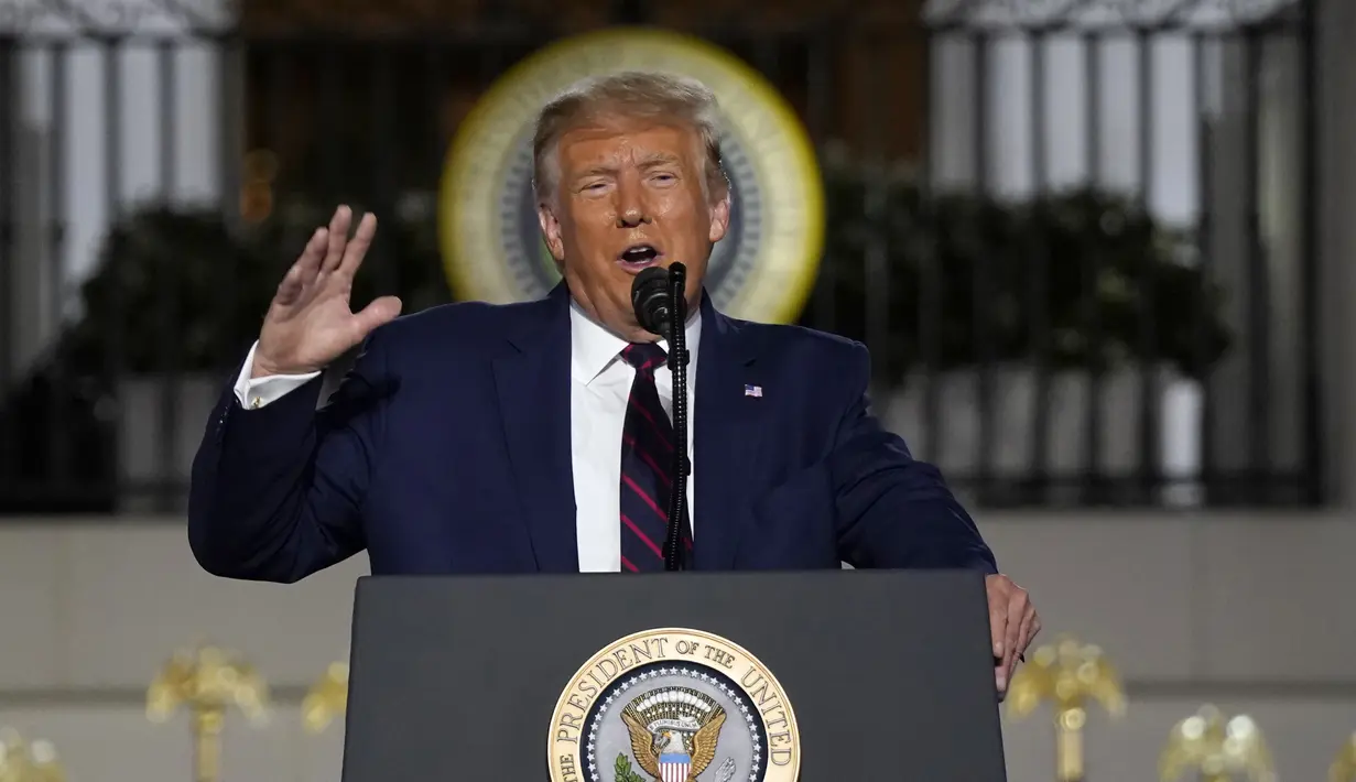 Presiden Amerika Serikat Donald Trump menyampaikan pidato pada hari keempat Konvensi Nasional Partai Republik di Gedung Putih, Washington DC, Amerika Serikat, Kamis (27/8/2020). (AP Photo/Evan Vucci)