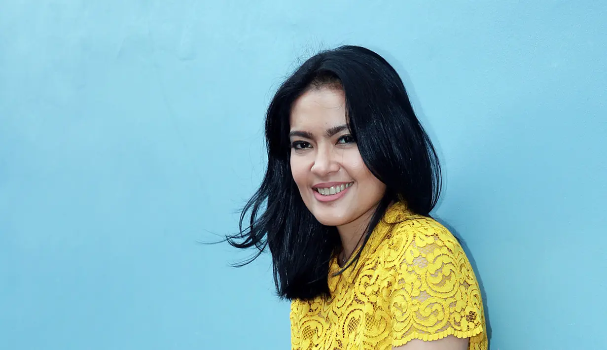 Kehebatan akting yang dimilikinya, akhirnya Lola memutuskan menjadi sutradara dan produser film. (Deki Prayoga/Bintang.com)