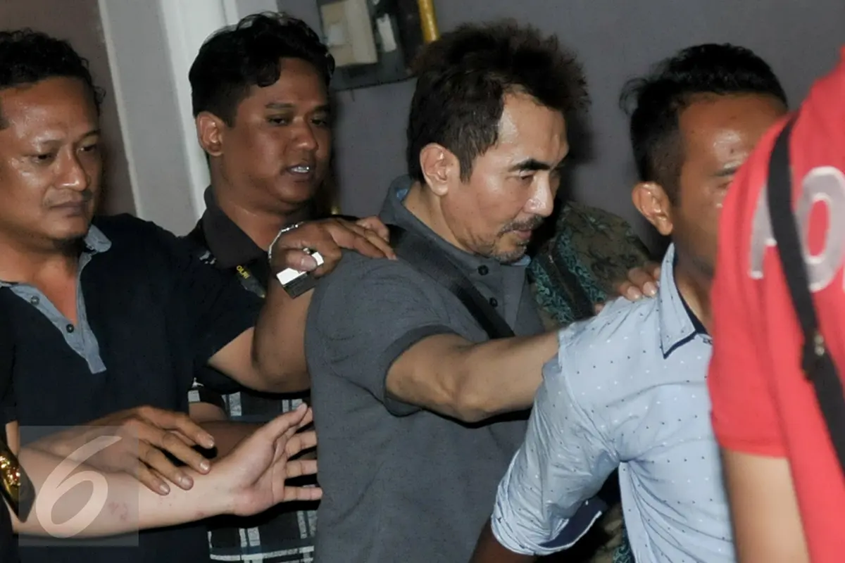Lengkapi Barang Bukti, Polisi Geledah Rumah Aa Gatot