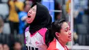 Pemain Jakarta BIN, Megawati Hangestri (kanan) menangis di samping rekannya, Yulis Indahyani setelah mencetak poin kemenangan atas Jakarta Electric PLN pada laga grand final PLN Mobile Proliga 2024 di Indonesia Arena, Senayan, Jakarta, Sabtu (20/7/2024) malam WIB. Jakarta BIN menjadi juara setelah menang 3-2 (25-21, 25-20, 22-25, 21-25 dan 17-15) atas Jakarta Electric PLN. (Bola.com/Bagaskara Lazuardi)