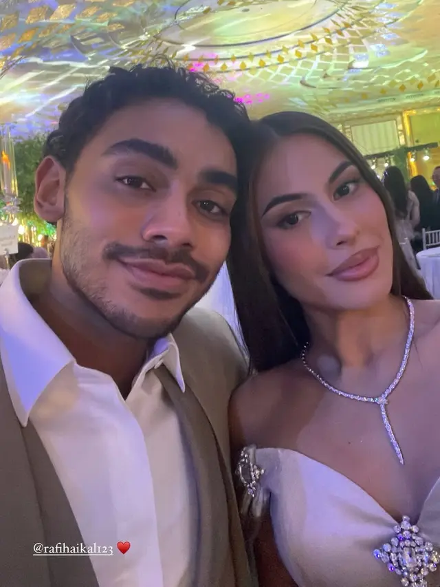 Valerie Thomas saat Dampingi Putra Bungsu Zulkifli Hasan di Pernikahan Zumi Zola dan Putri Zulhas. [@valerieethomas]