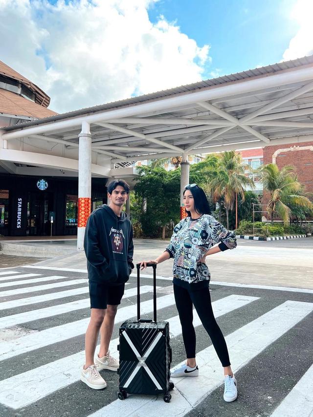 Tyas Mirasih dan Tengku Tezi di Bali