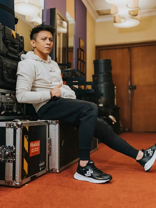 Sepatu Olahraga Lokal Athletica ajak public figure berkolaborasi