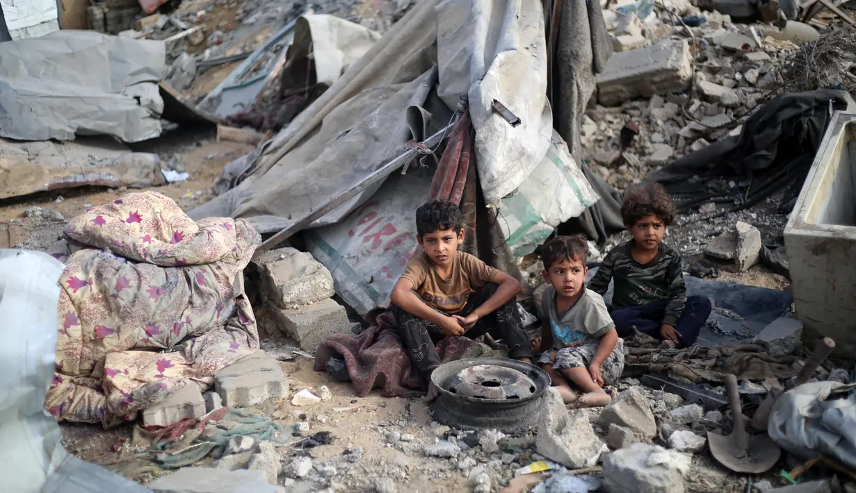 WHO juga menjelaskan bahwa bakteri meningitis yang menyebar di udara dapat menular dan berbahaya bagi warga Gaza yang tinggal di tenda-tenda pengungsian. (Eyad BABA/AFP)