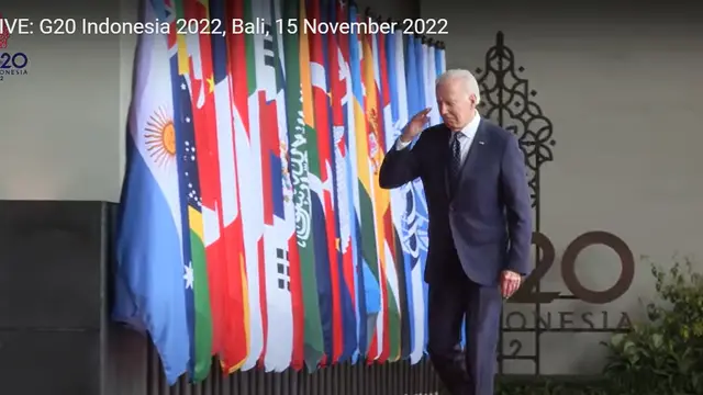 Presiden AS Joe Biden memberikan gesture hormat saat bertemu Jokowi di lokasi KTT G20 Bali, The Apurva Kempinski. (Youtube/Sekretariat Presiden)