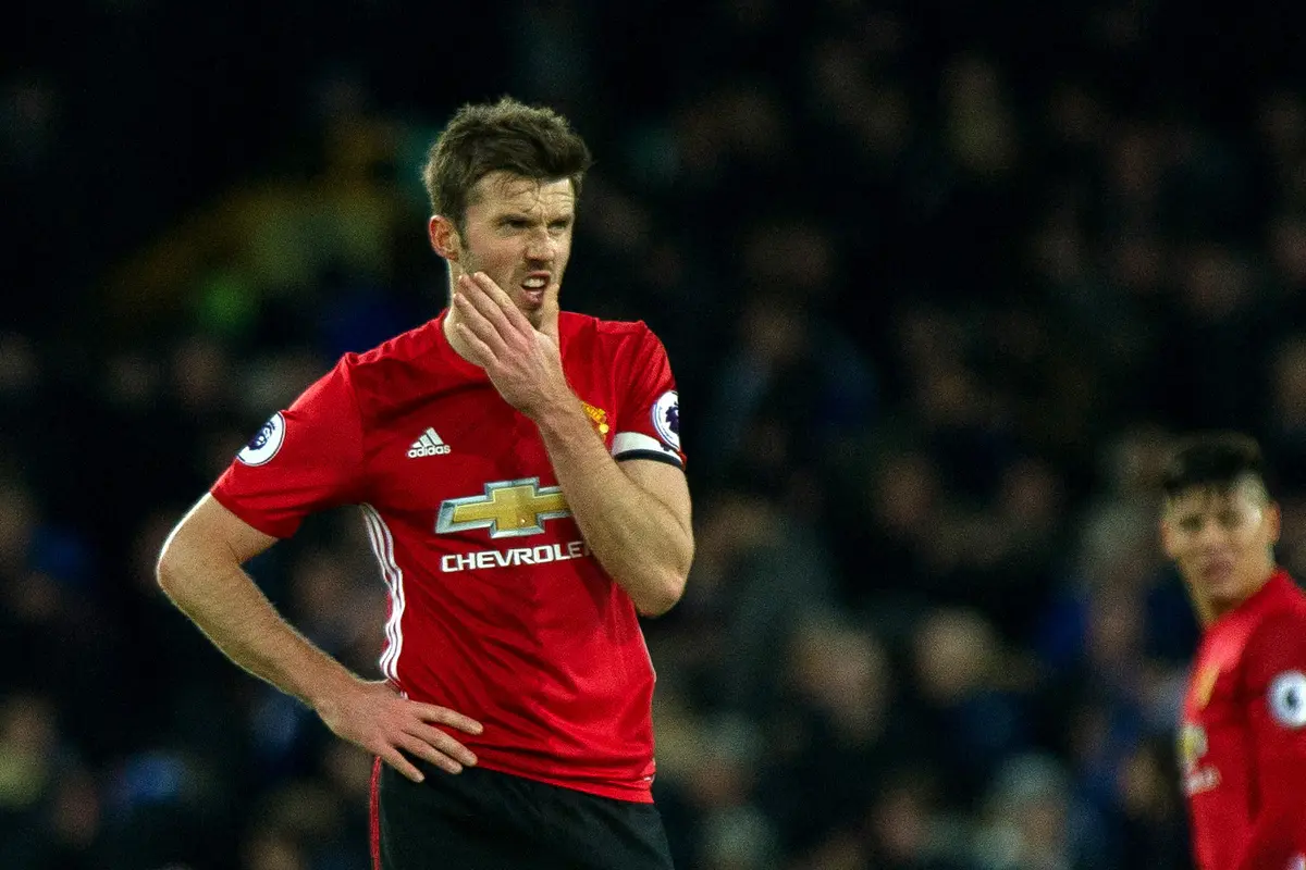 Premier League, Kontrak Pemain
