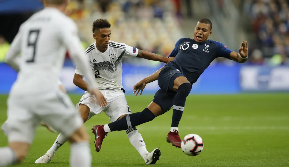 Dengan golnya itu, Mbappe menjadi pemain muda pertama sejak legenda Brazil Pele pada 1958 yang mencetak gol pada final Piala Dunia. (AP/Christophe Ena)