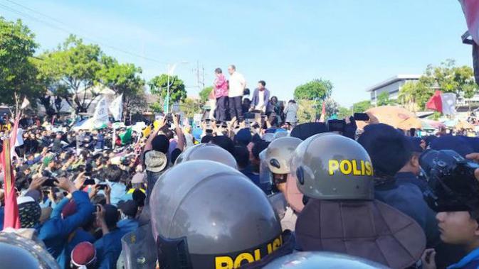 Aksi demo mahasiswa di Surabaya pada Kamis (26/9/2019) (Foto:Liputan6.com/Dian Kurniawan)