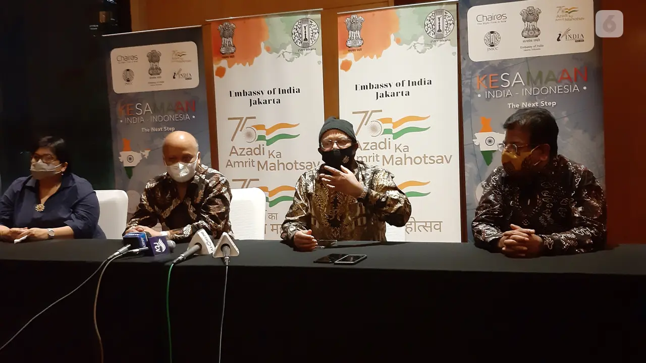 Dubes India untuk Indonesia, Manoj Bharti, bersama Ilham Habibie, dan Dubes RI untuk India, Ina Hagniningtyas Krisnamurthi (paling kiri)