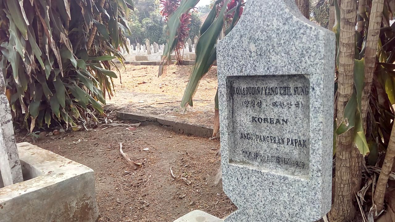 Sebuah batu nisan bertuliskan Komarudin, alias Yang Chil Sung, alias Yanagawa Sichisci saat menjadi tentara Jepang di Indonesia