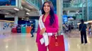 Memakai busana berwarna pink, penampilan Millen saat di bandara tak lepas dari sorotan. Dirinya juga memakai makeup serta tatanan rambut yang membuatnya tampak elegan. (Liputan6.com/IG/@millencyrus)