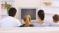 Mengajarkan anak menonton televisi berarti sudah siap dengan risiko yang harus dihadapi orangtua