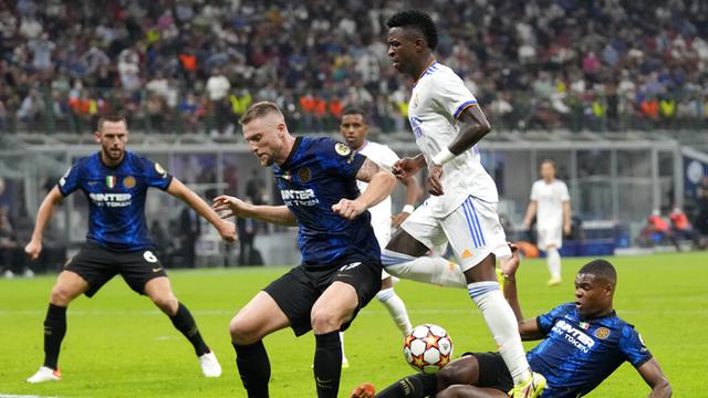 FOTO: Real Madrid Permalukan Inter Milan di San Siro